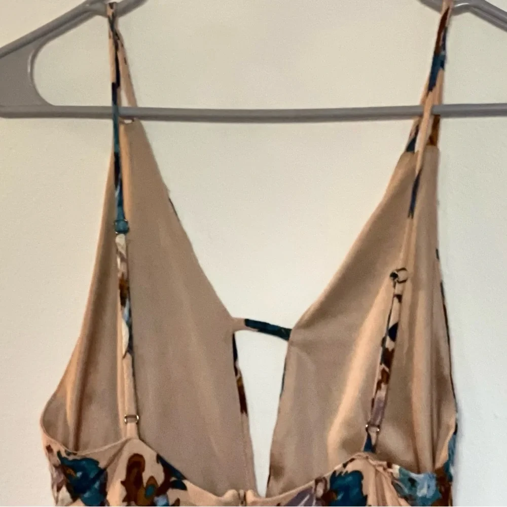 Coveted Clothing Woman’s Floral Romper - Picture 5 of 11